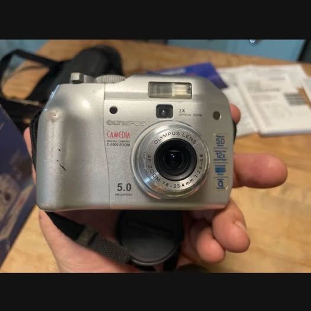 Olympus Camedia C-5000 Zoom Digital Camera